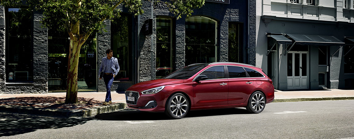 hyundai estacionado na rua