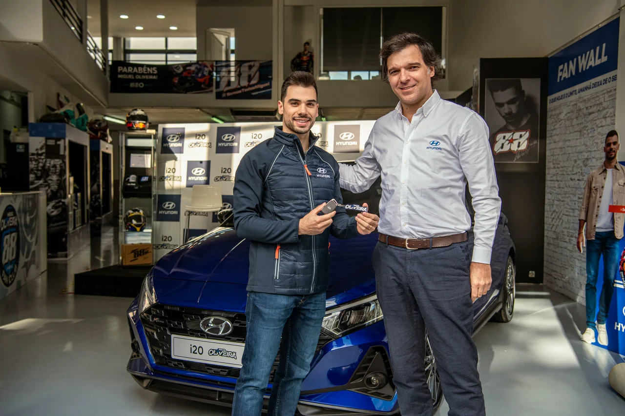 Miguel Oliveira recebe unidade nº88 da edição especial do Hyundai i20