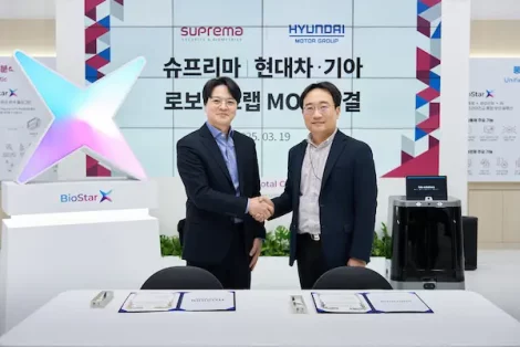 Dong Jin Hyun, Vice-Presidente Hyundai Motor Group e Diretor Geral do Robotics LAB (à direita) e Hanchul Kim, CEO da Suprema Inc.