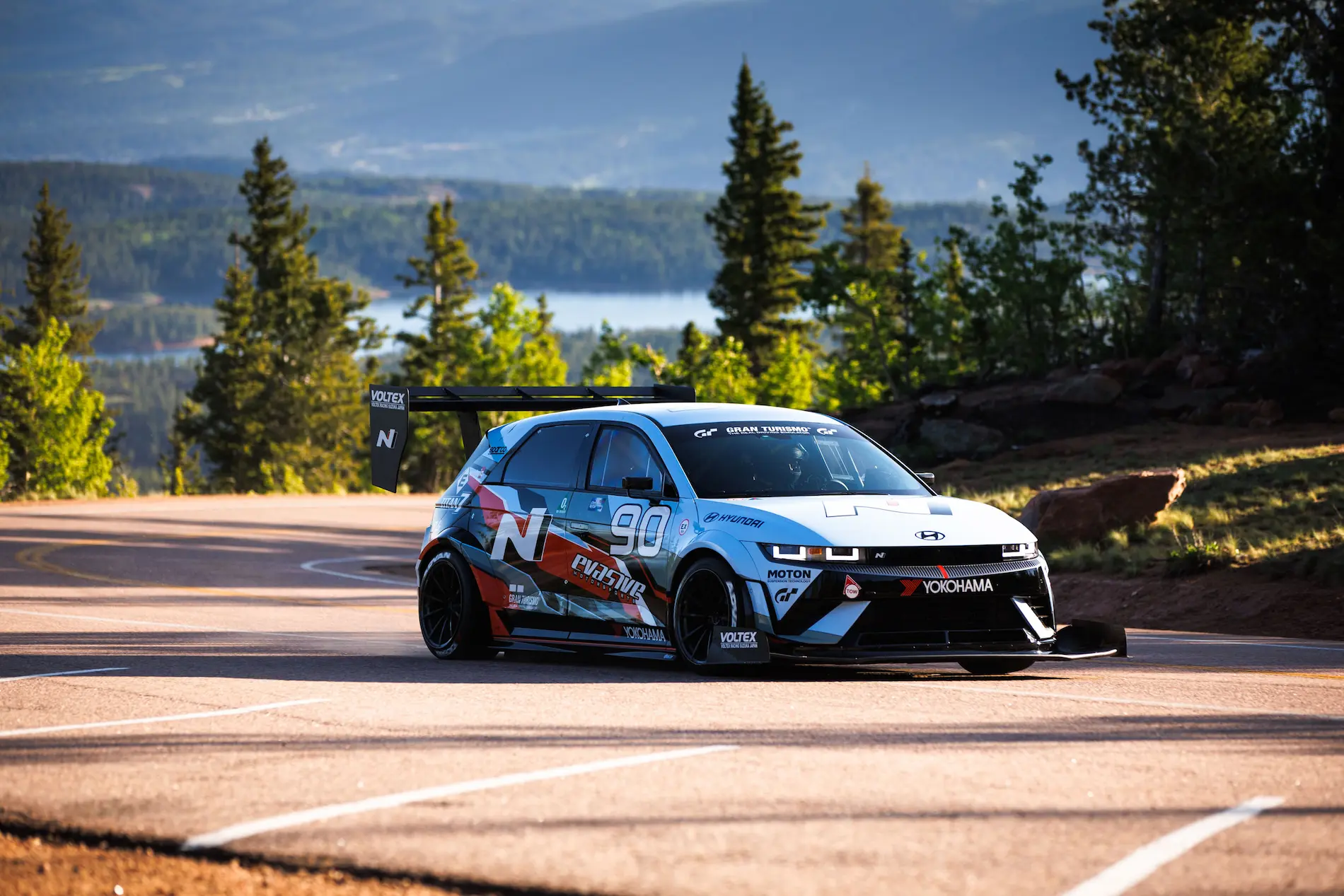 Hyundai IONIQ 5 N conquista vitória na mítica subida de Pikes Peak 2025, na categoria Exhibition
