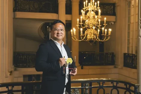 Joon Park, Vice-Presidente e Diretor Geral Divisão N na Hyundai Motor Company, a receber o prémio “Five-Star Car” na cerimónia dos Autocar Awards 2025