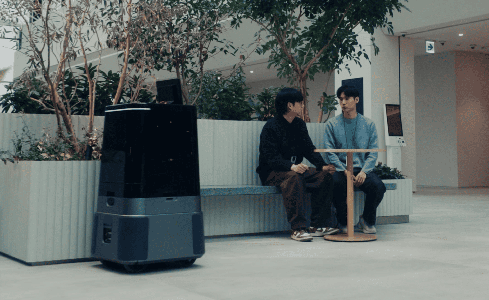 Na sede da HYUNDAI humanos e robots trabalham em harmonia
